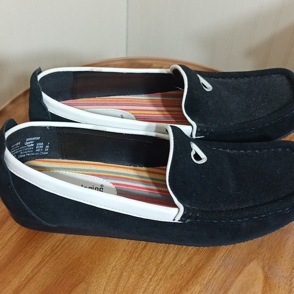 No Boundaries faux suede loafers - Picture 4 of 7